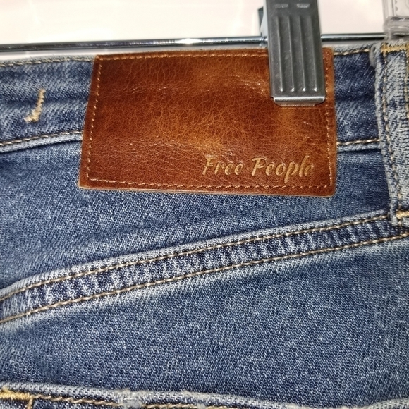 Free People distressed jeans - Picture 5 of 8